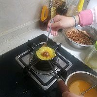 可爱黄金蛋饺的做法图解2