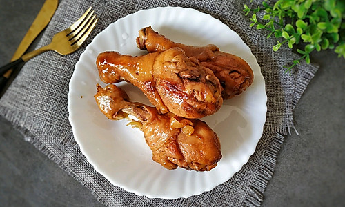 电饭锅焖鸡腿的做法