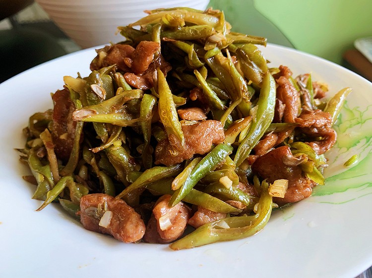 拌面绝佳的酱焖豆角肉丝的做法