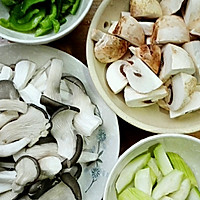 蚝油双菇丝瓜——苏苏家的做法图解1