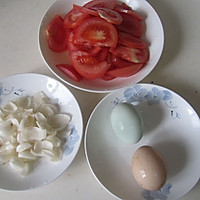 百合番茄炒鸡蛋#春天不减肥，夏天肉堆堆#的做法图解1