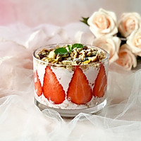 草莓果昔坚果酸奶杯#爽口凉菜，开胃一夏！#的做法图解8