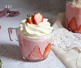 酸酸甜甜的奶盖草莓酸奶 宝宝喜欢的天然健康饮品下午茶的做法