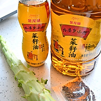 炝拌青笋的做法图解1