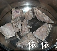 老黄瓜眉豆猪骨汤的做法图解1