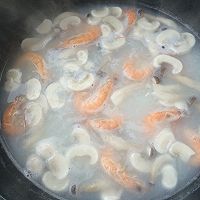 鲜虾菌菇汤#好侍西趣·奶炖浓情#的做法图解6