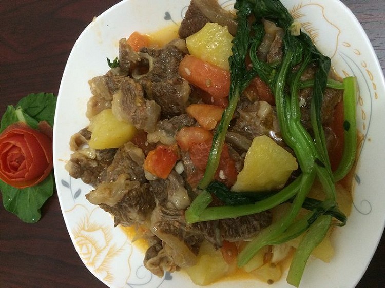 西红柿土豆炖牛腩的做法