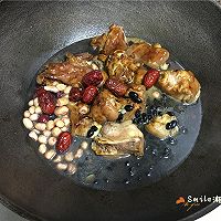 枣香黑豆炖猪蹄的做法图解4