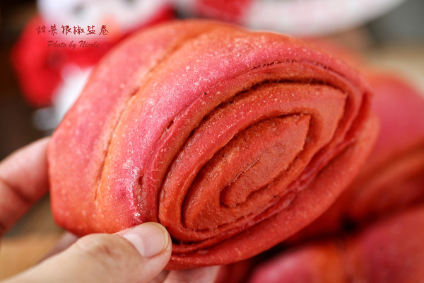一招让朴素小花卷颜值逆天：甜菜根椒盐卷