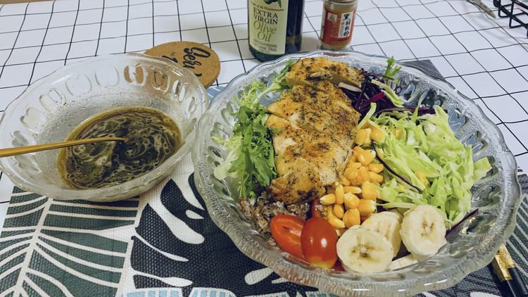 （日式油醋汁）鸡胸肉综合沙拉的做法
