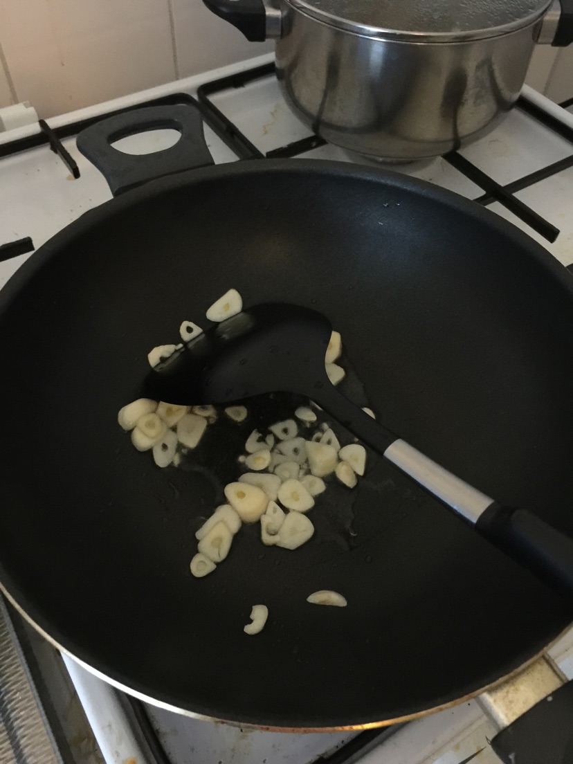 鲜菇炒肉的做法图解2