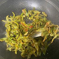 #葱伴侣豆瓣酱能蘸善炒#春天莴笋是丰收的季节、清炒莴笋干的做法图解7