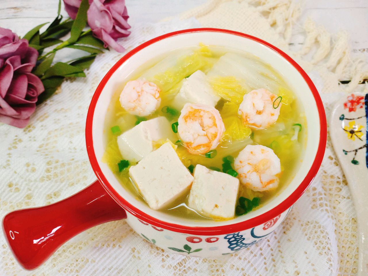 自制西蓝花虾仁豆腐汤，简单快手，鲜美又营养，家人都爱喝_保护