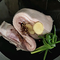 家常蒜苗回锅肉～的做法图解1