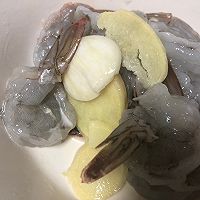 #年在一起 鲜才够味#丝瓜蒸虾浇番茄酱的做法图解1