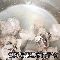 #春天的鲜味#玉米胡萝卜焖排骨的做法图解2