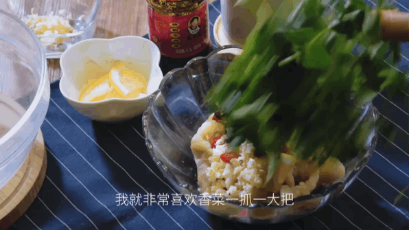 【无骨鸡爪】是被老奶奶啃掉的？5秒教你超快捷脱骨手法！的做法图解6