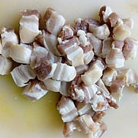 荔浦芋头烧五花肉的做法图解1