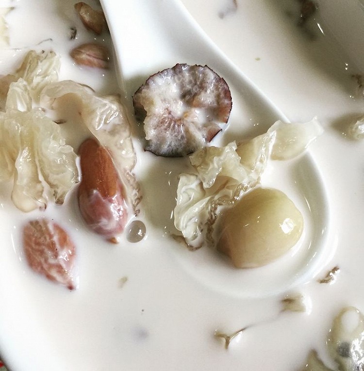 牛奶花生莲子红枣的做法
