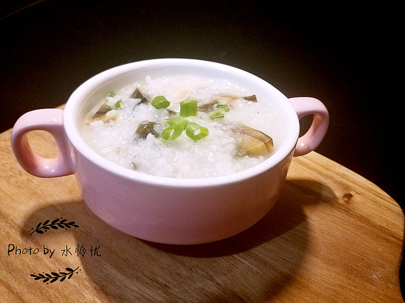 Congee with preserved egg and lean meat