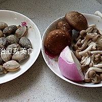蘑菇花蛤汤的做法图解1