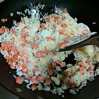 鸡蛋干火腿肠炒饭 （三人份）的做法图解8