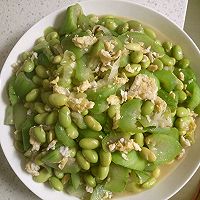 丝瓜抄毛豆的做法图解1
