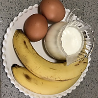 香蕉酸奶布丁的做法图解1