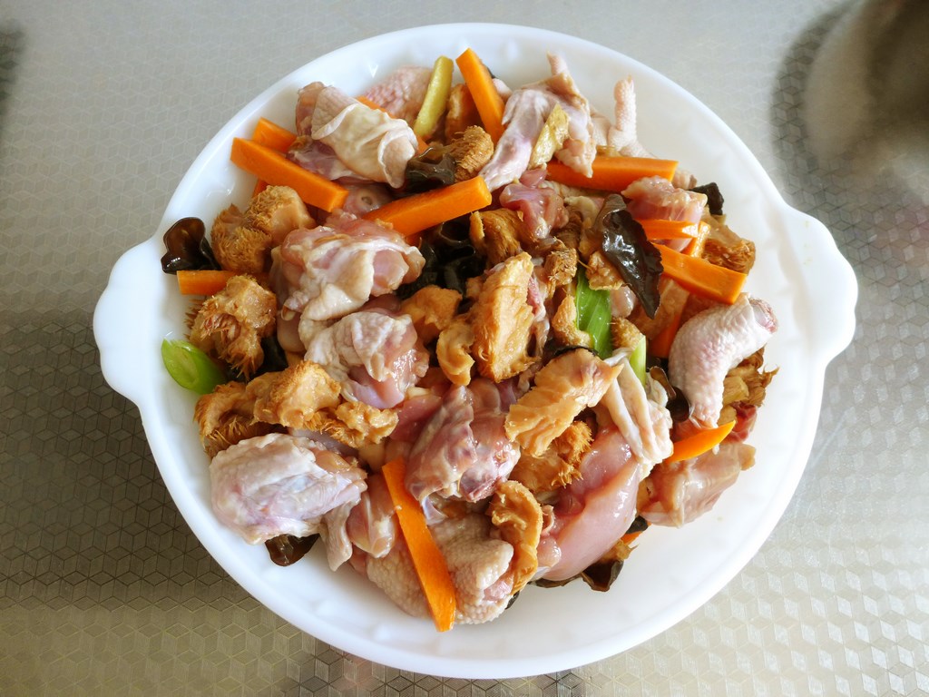 猴头菇蒸鸡的做法图解4