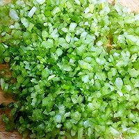芹菜牛肉水饺的做法图解3