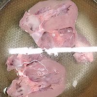 #轻食季怎么吃#大葱炒猪心的做法图解1