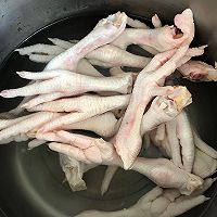 红烧鸡爪的做法图解1