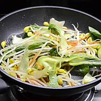肉片炒河粉 #520，美食撩动TA的心！#的做法图解5