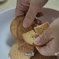 免烤箱，不开火就能做的巧克力饼干蛋糕的做法图解1