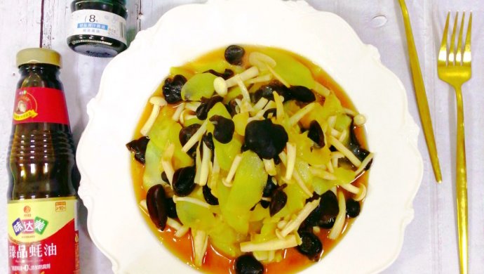 美味素菜黄瓜木耳炒海鲜菇