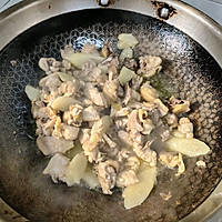 #名厨汁味正当夏#仔姜云耳煨鸡的做法图解10