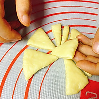 只要一次发酵的奶香蝴蝶结面包（面包机揉面版）的做法图解5