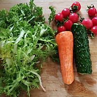#精品菜谱挑战赛#金枪鱼蔬果沙拉的做法图解1