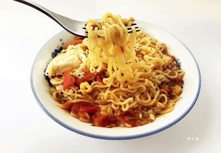 西红柿鸡蛋泡面的做法