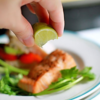 柠蜜黑椒三文鱼佐蔬果夏巴塔的做法图解7