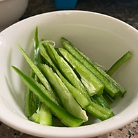 胡萝卜青椒炒鸡肉丝的做法图解3