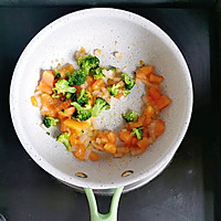 快手早餐番茄蔬菜烘蛋的做法图解3