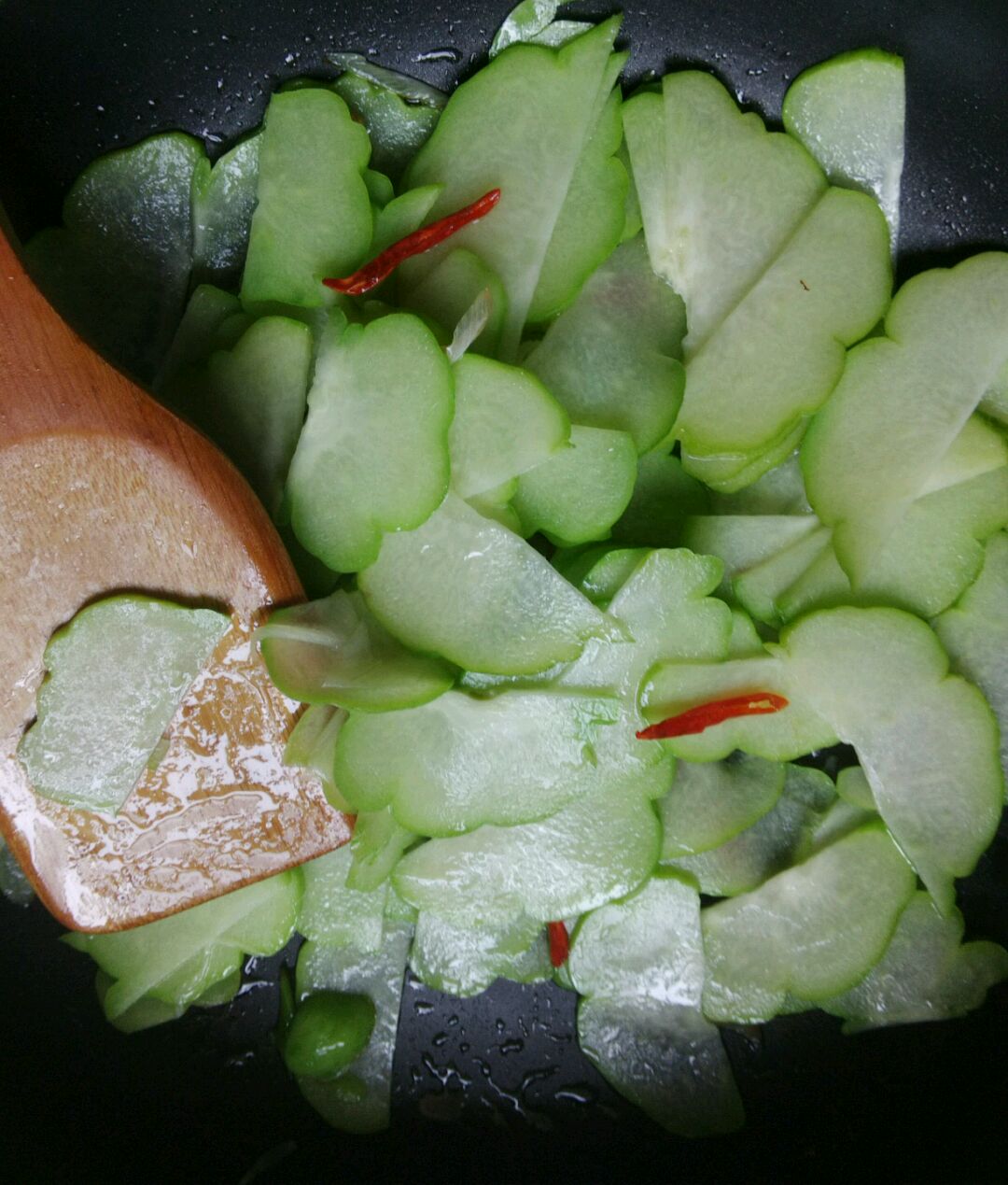 营养丰富热量低的佛手瓜 变身酸甜爽脆的开胃腌菜