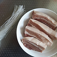 东北猪肉炖粉条的做法图解1