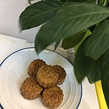 莲蓉蛋黄月饼