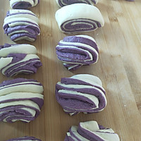 集颜值、营养于一身的紫薯花卷的做法图解4