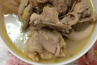 茶树菇姬菇鸡汤
