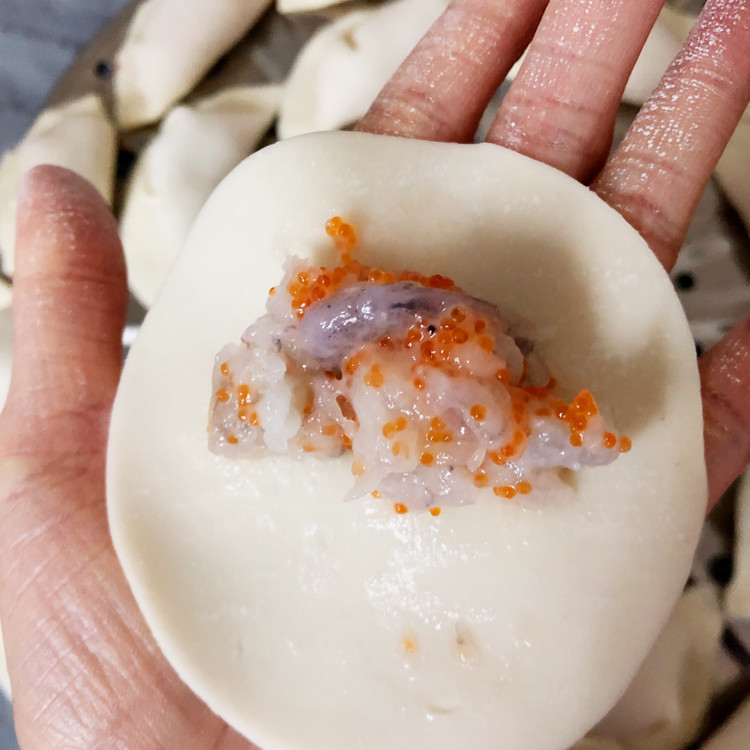 神奇美味的蟹子虾滑饺子的做法