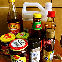 鸡腿香肠焖锅的做法图解1