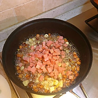 改良版豌豆腊肉焖饭的做法图解4